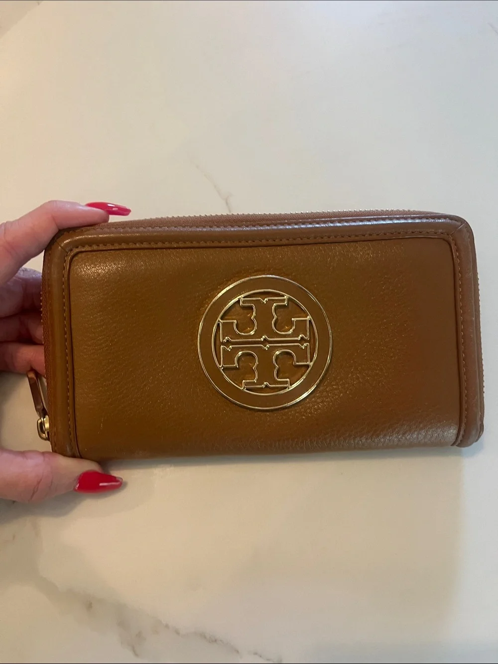 Tory Burch Amanda Cognac Leather Zip Wallet with Gold Logo